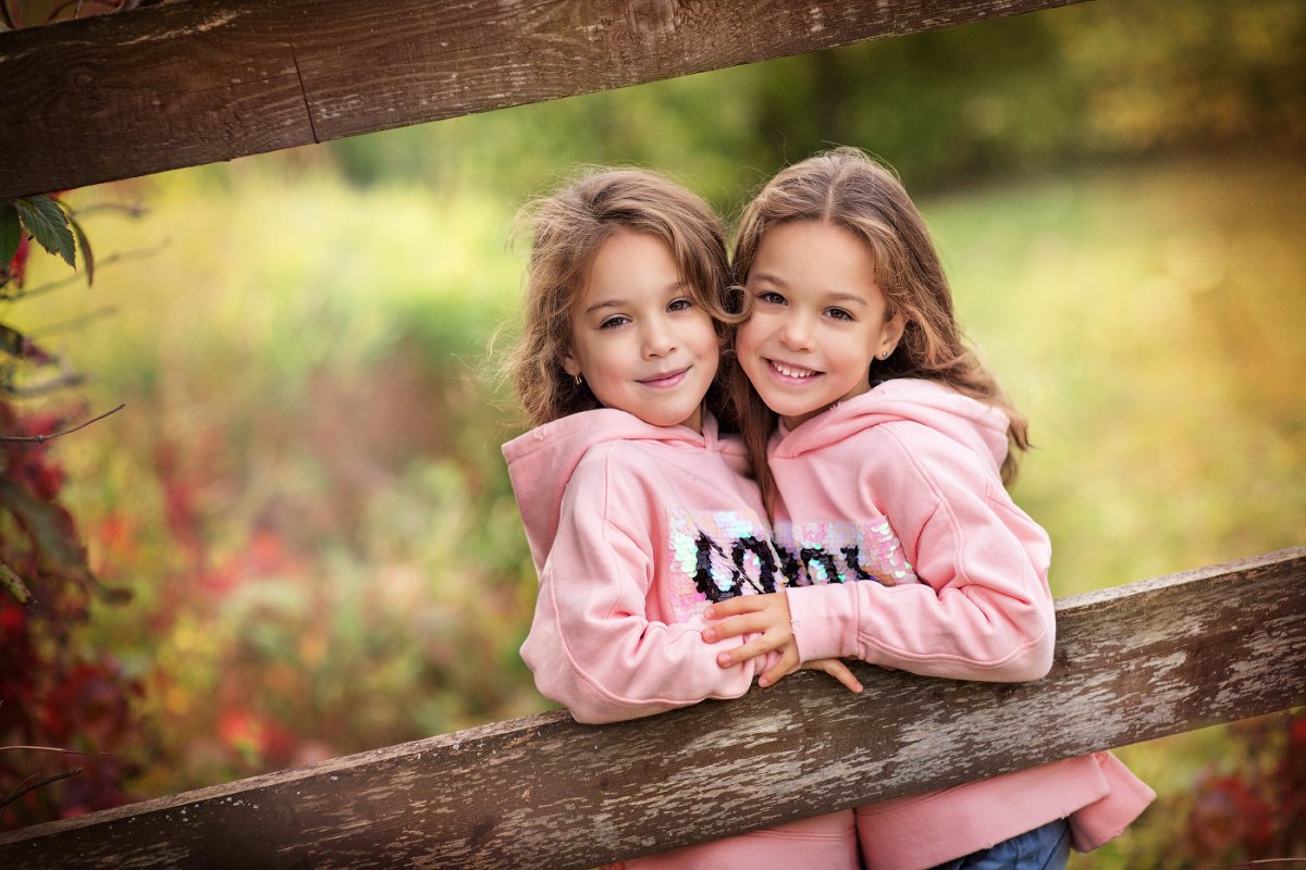 Две девочки картинка