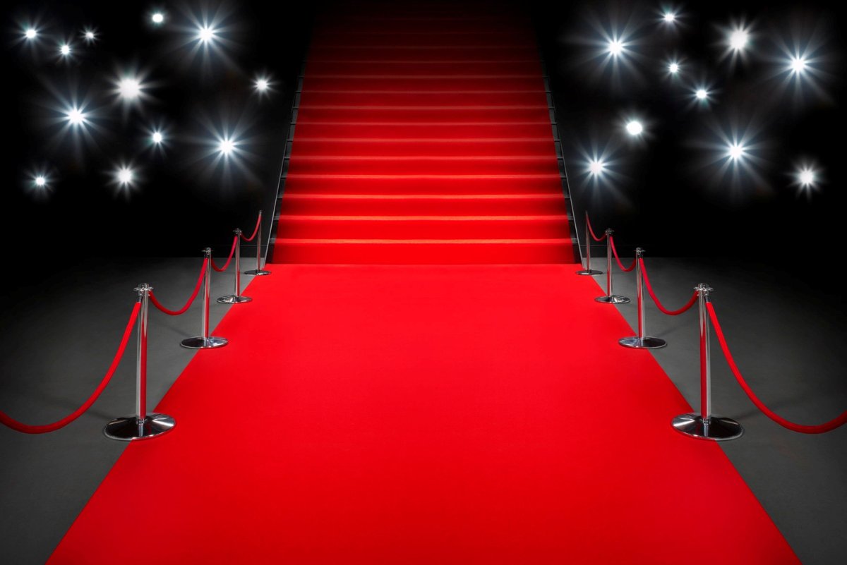 Красная ковровая дорожка буквами