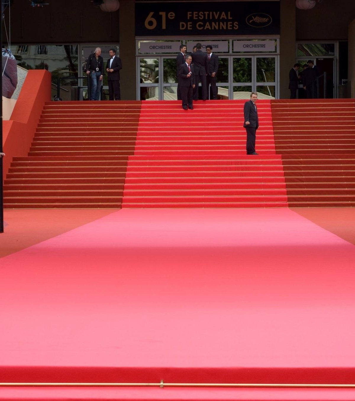 Красная ковровая дорожка Оскар 2022 сзади