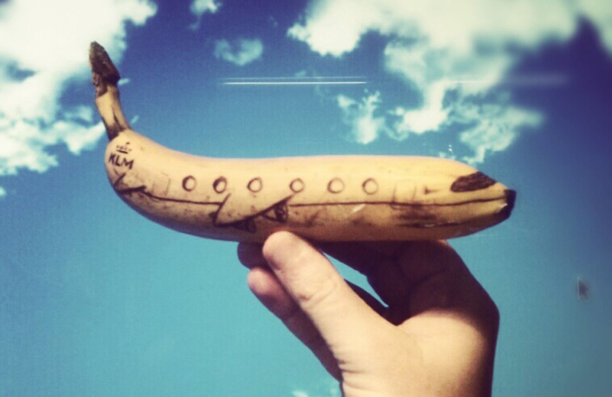 Самолет из банана