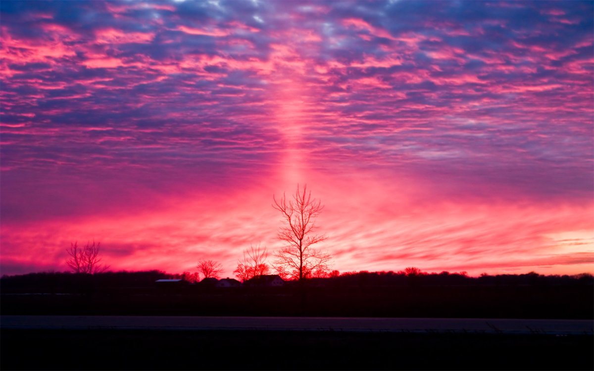 Розовое рассветное небо