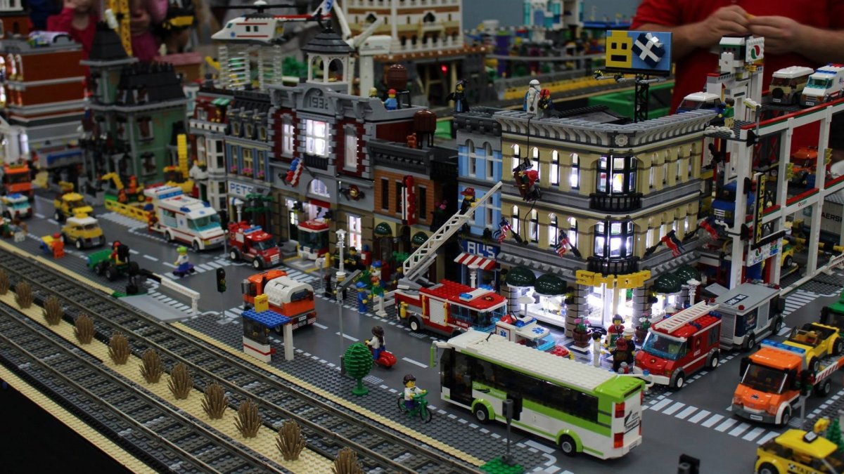 Большой город из лего