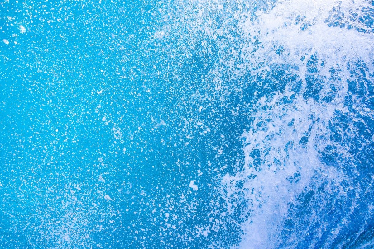 Голубое море