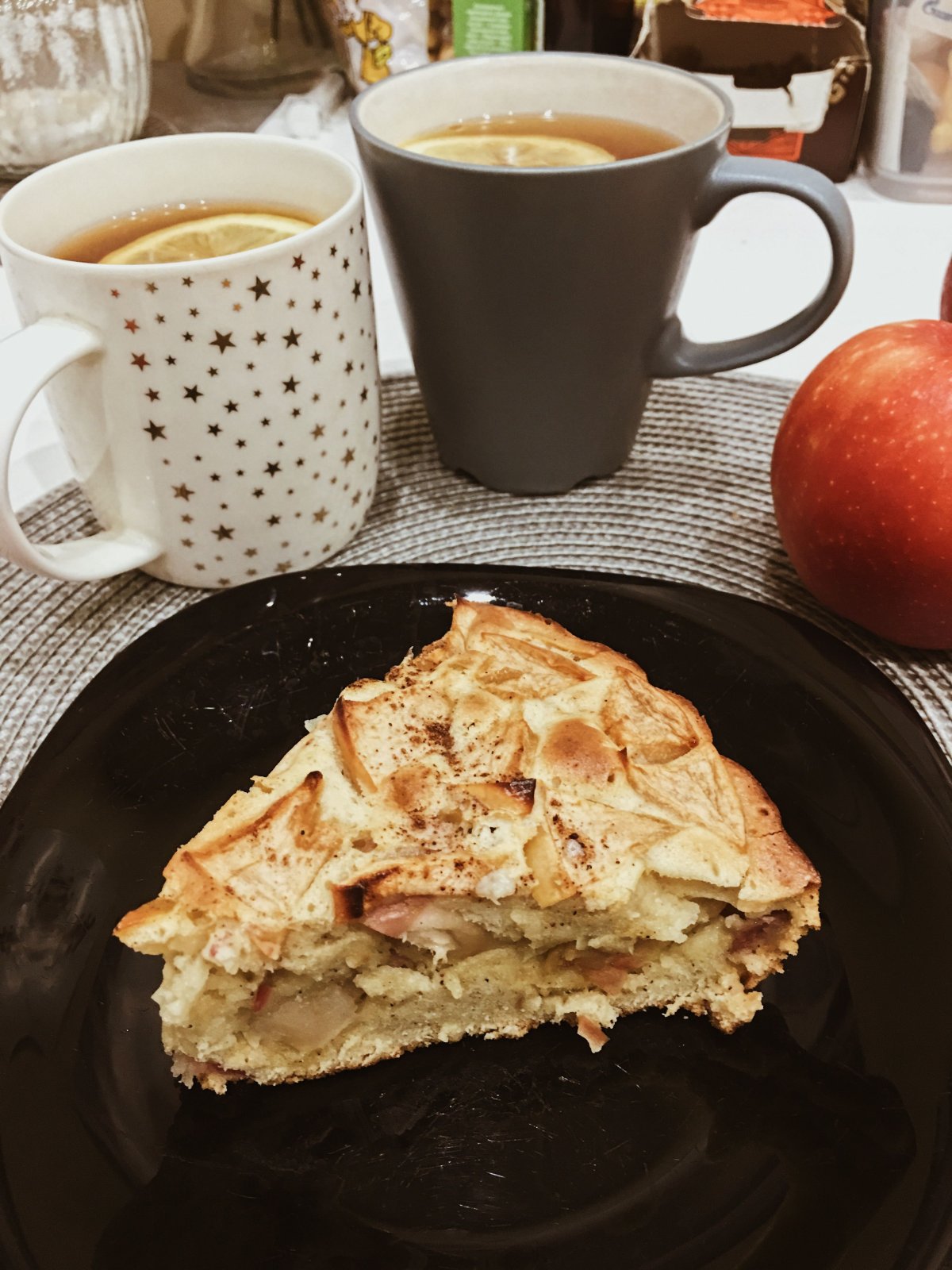 Чай с шарлоткой