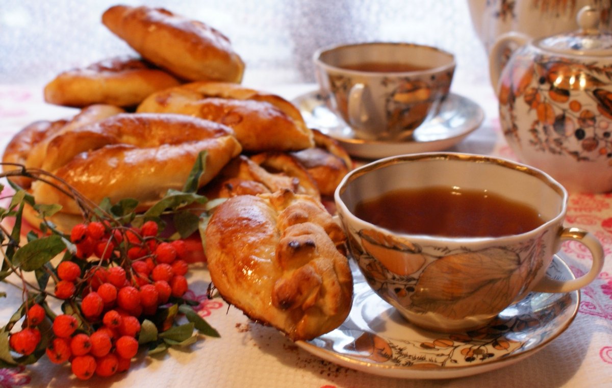 Чай с пирожками