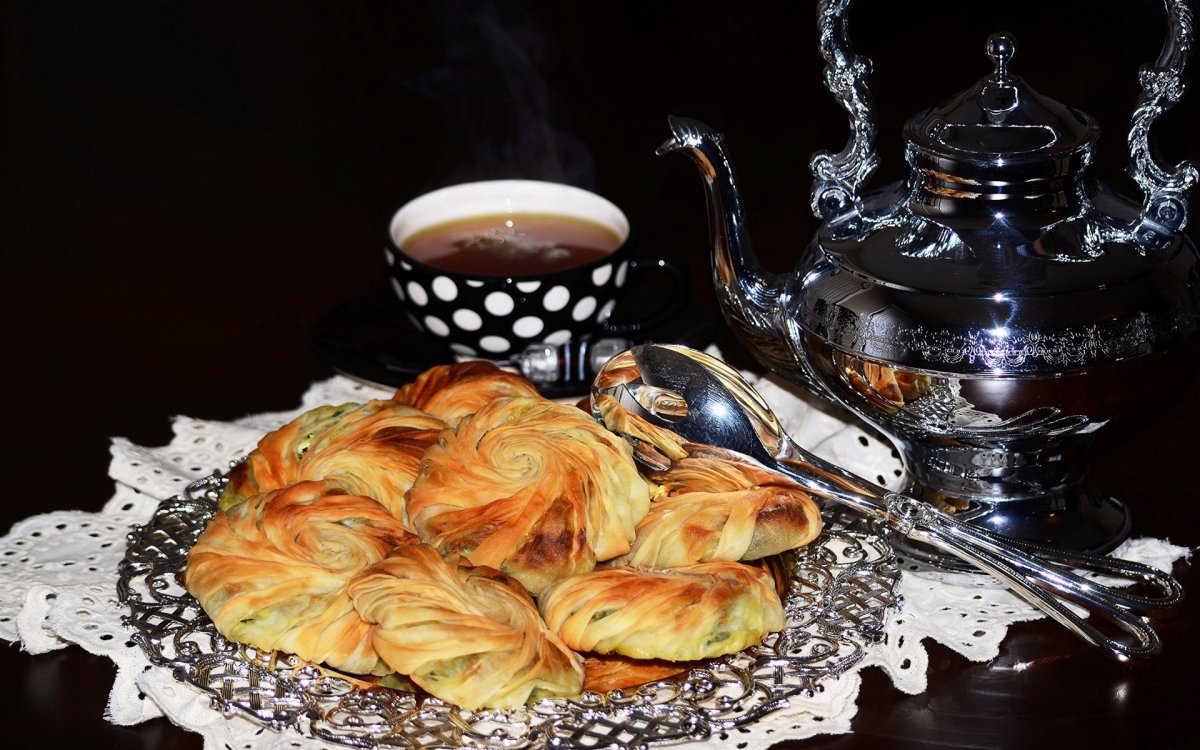 Чай с пирожками