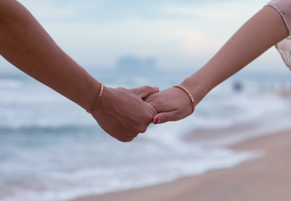 Руки влюбленных