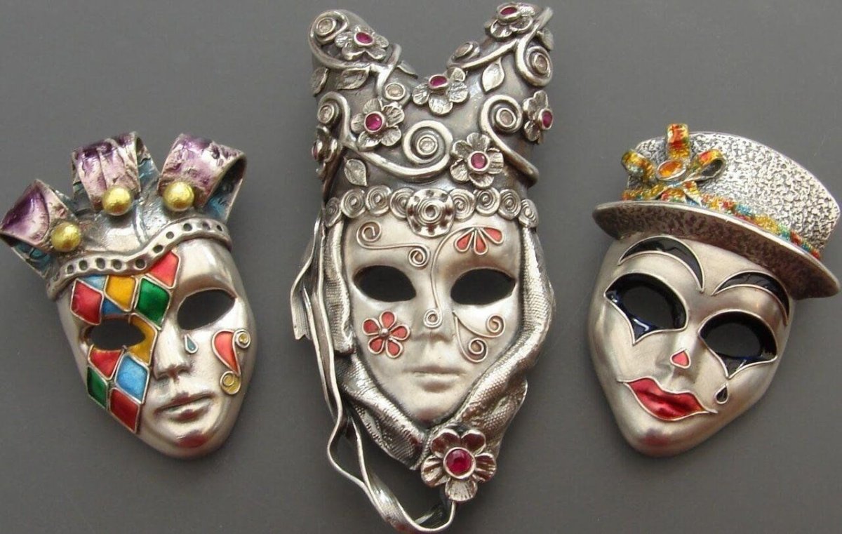 Яркие театральные маски