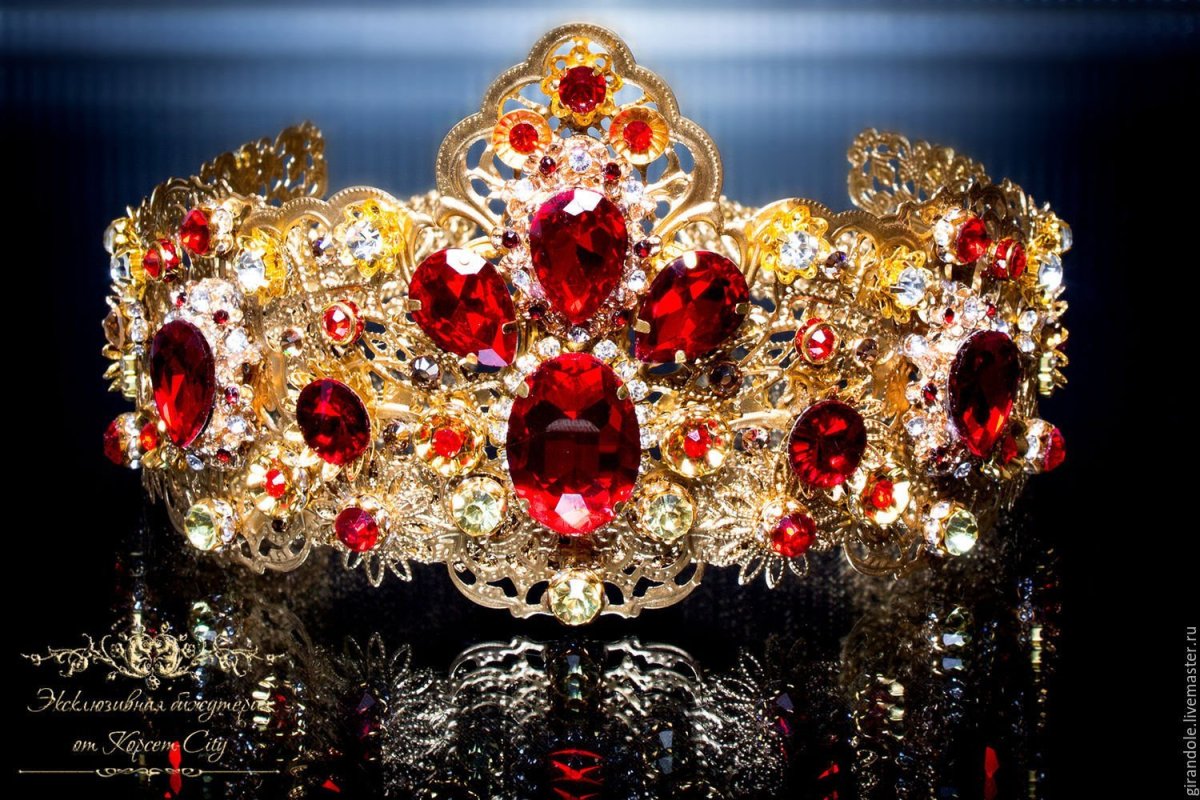Корона императрицы с рубинами