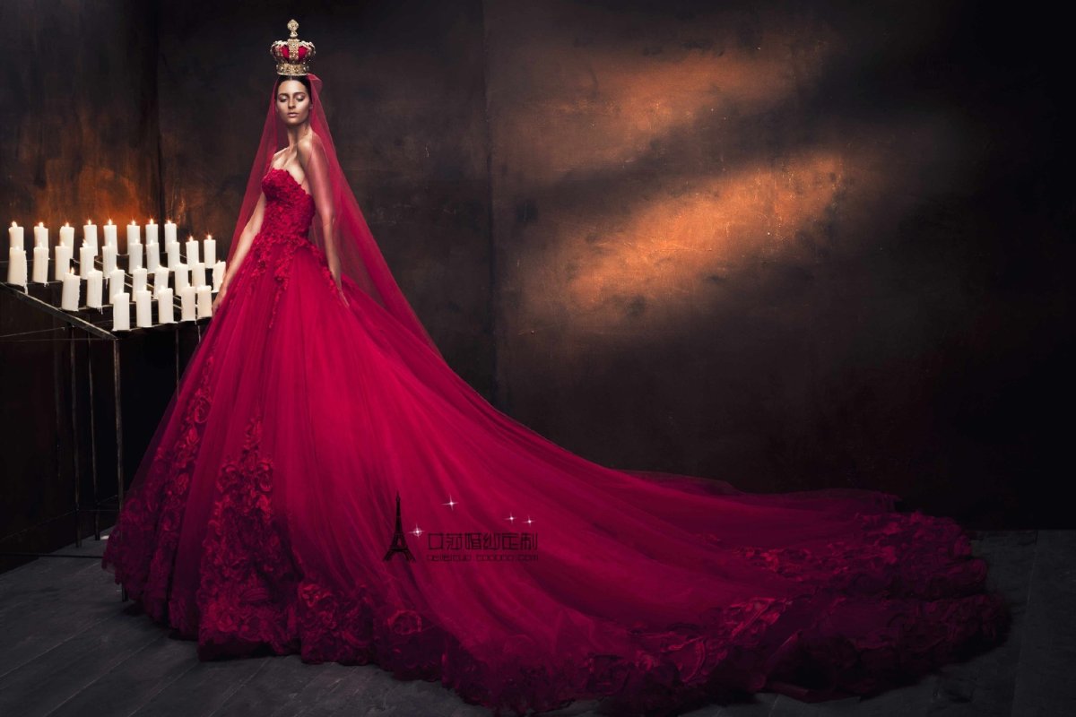 Frida Xhoi Королевские платья красные