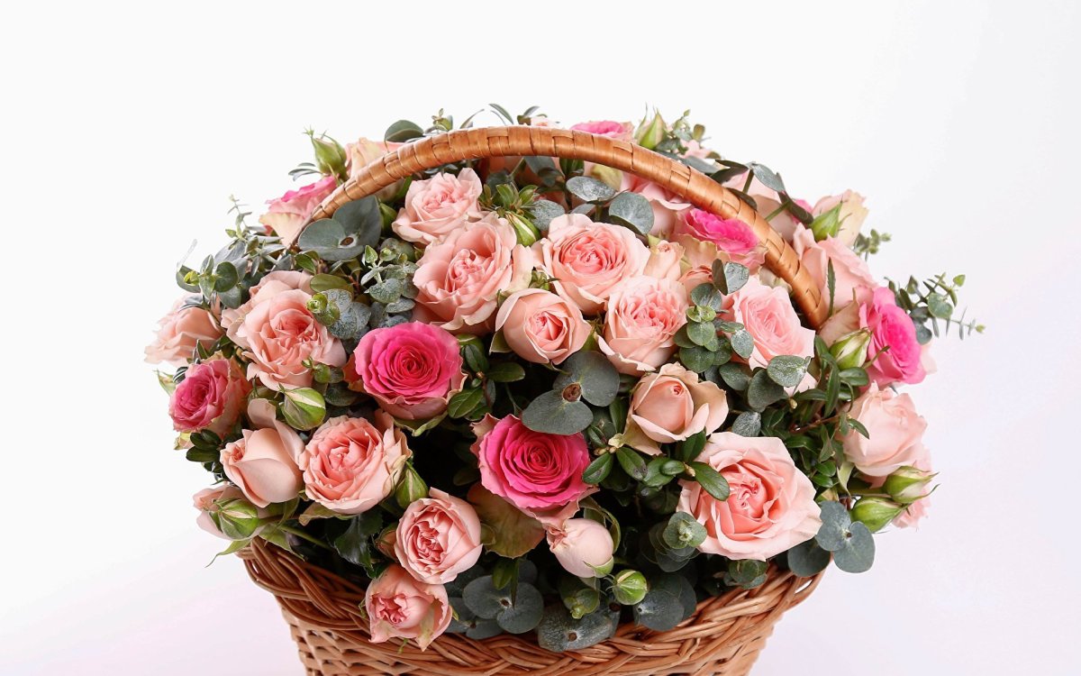 Корзина с кустовыми розами