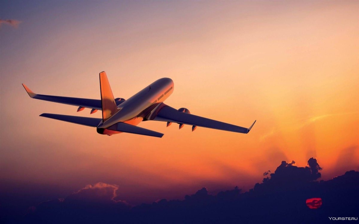 Самолет на закате