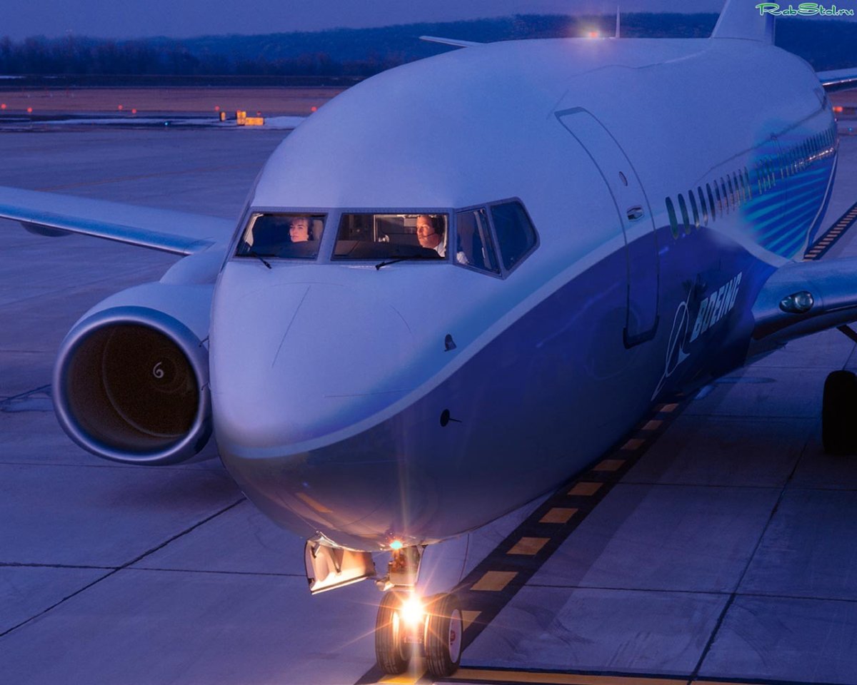 Самолет в близи