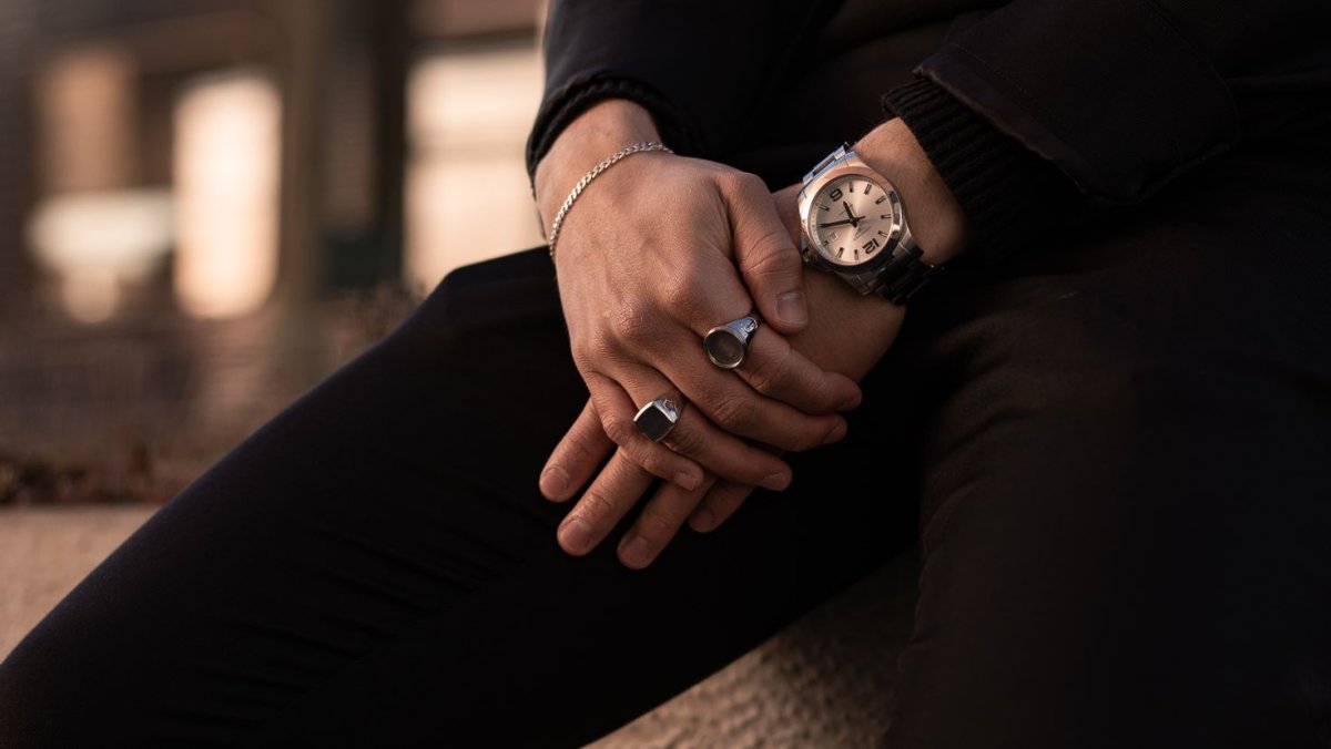 Часы на руке