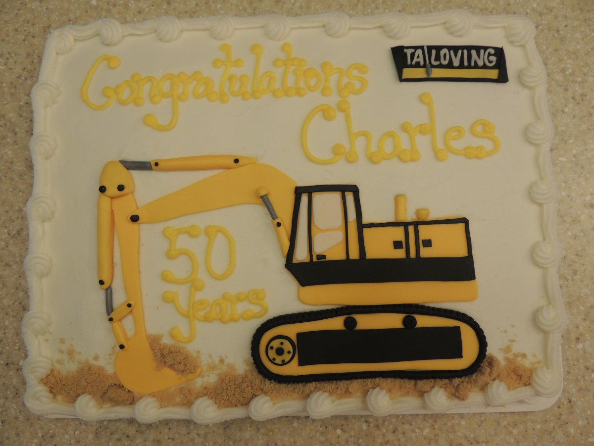 Торт с рисунком экскаватора