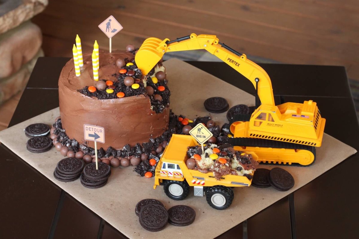 Торт бульдозер из крема