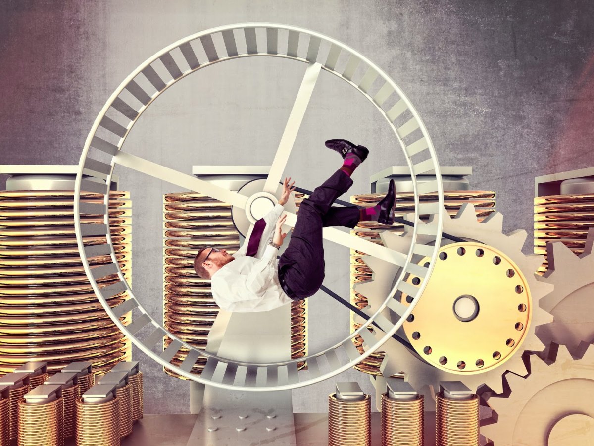 Человек бежит в колесе