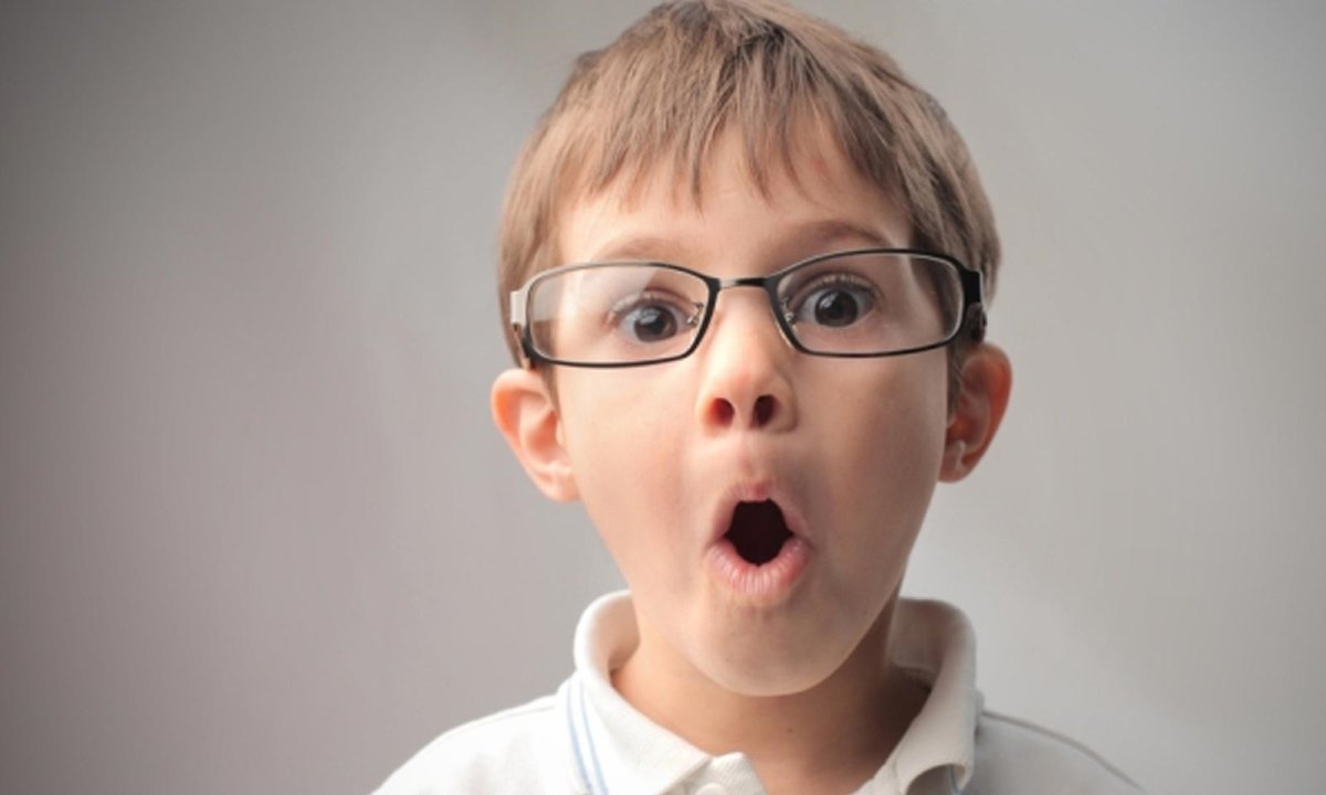 Удивленный мальчик