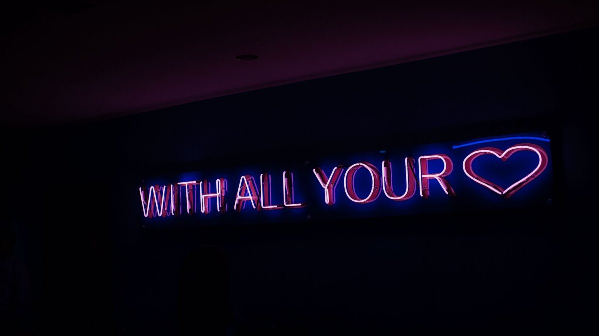 Неоновые иероглифы