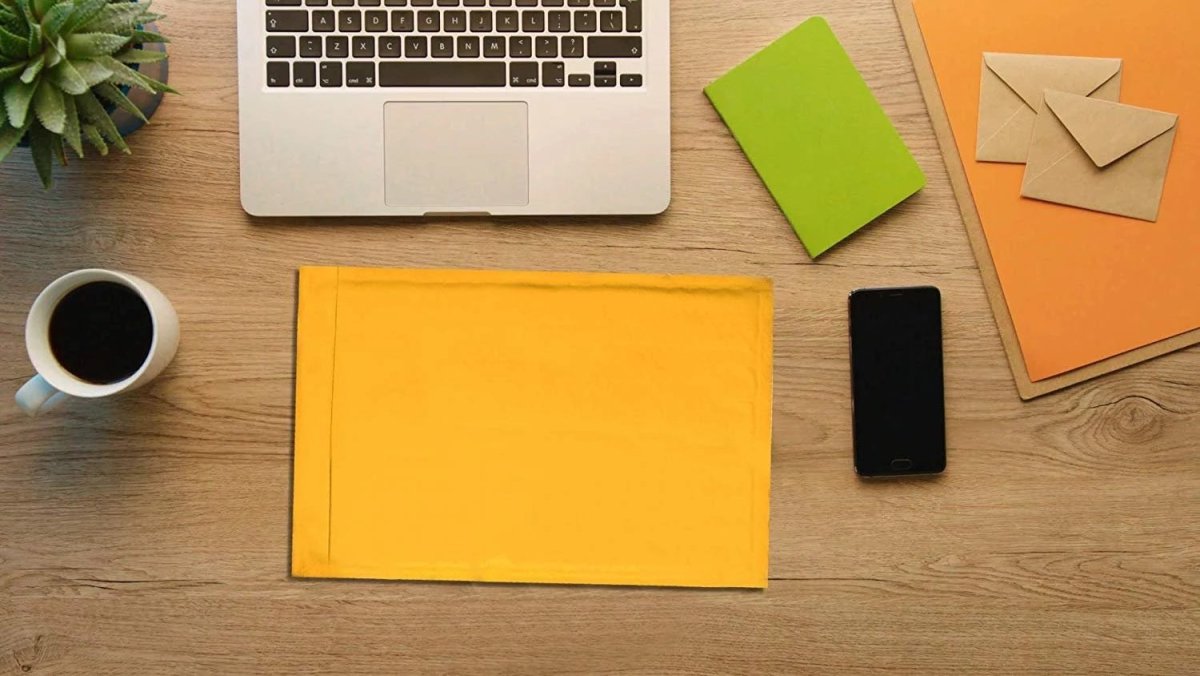 Предметы на столе вид сверху