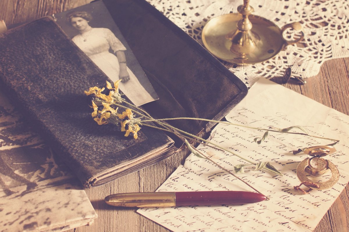 Рукописи на столе