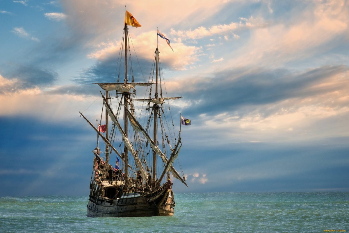 Пиратский корабль в море