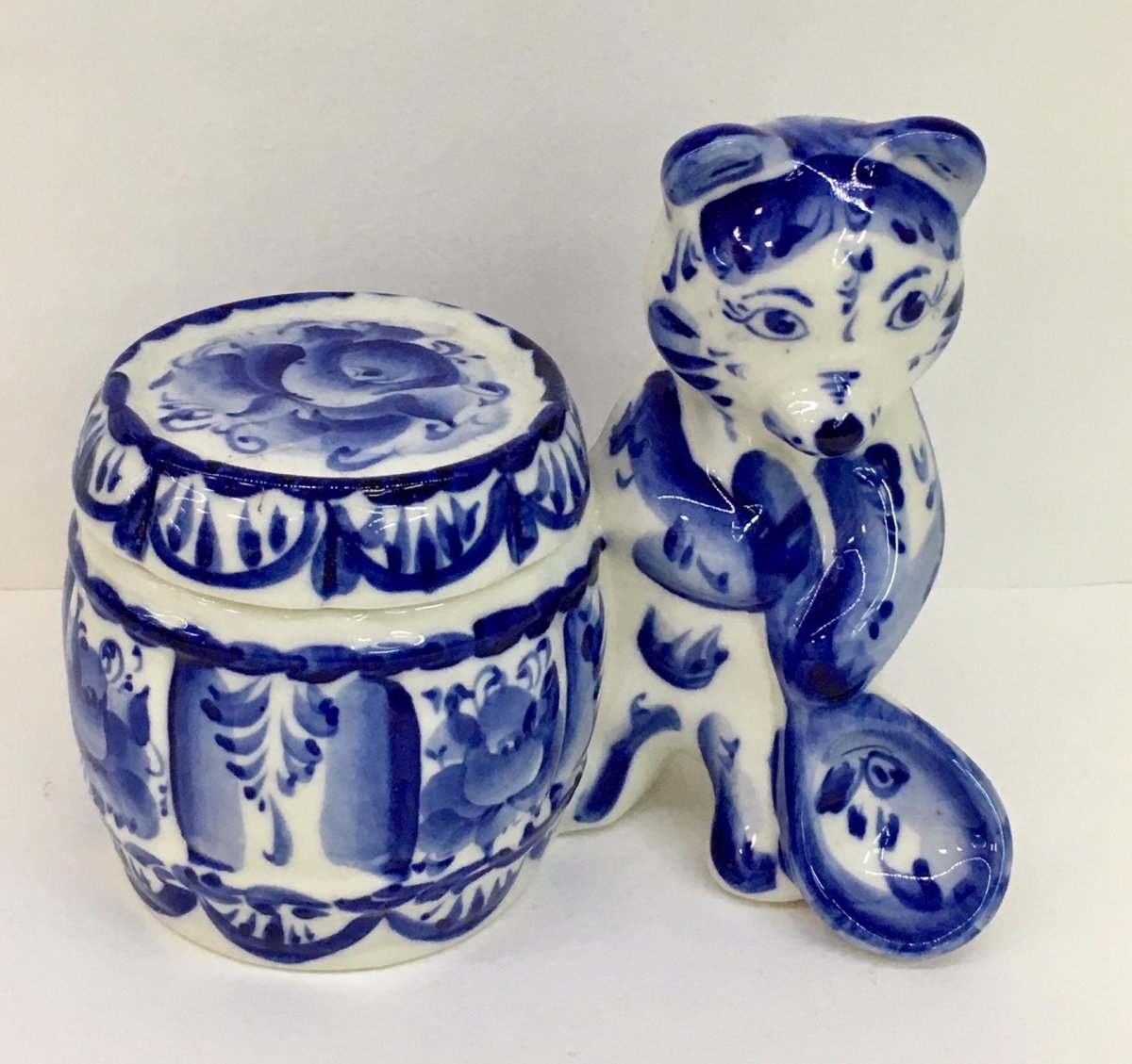 Посуда р. Мусина а. художник Гжель