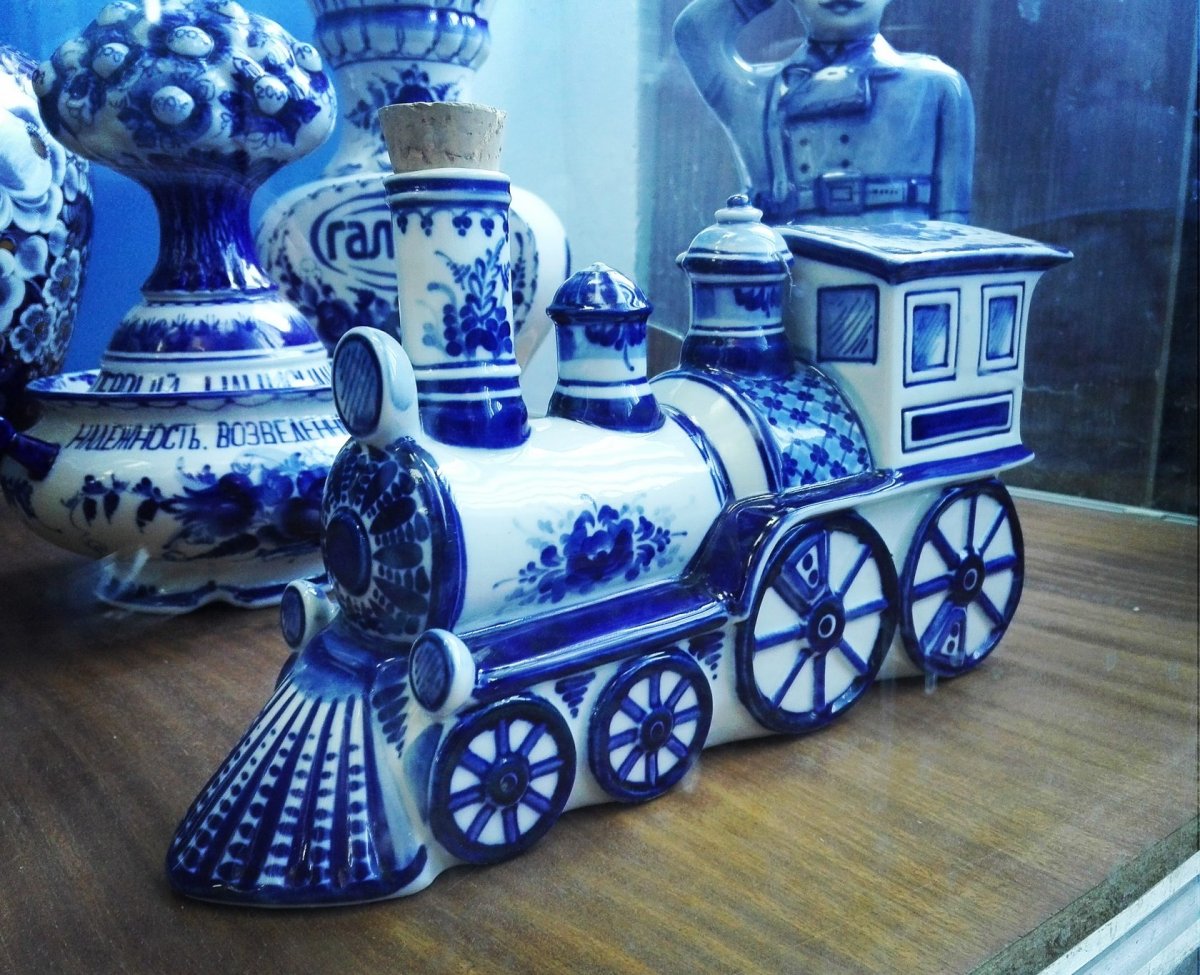 Гжель медведь с бочонком