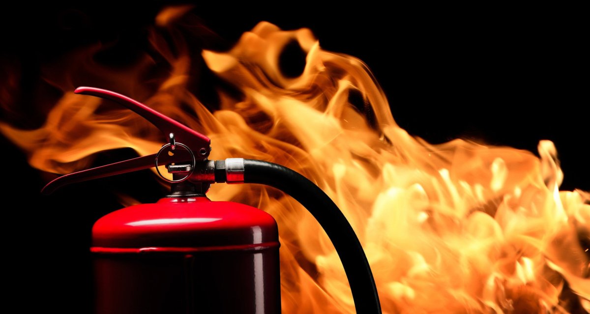Огнетушитель и огонь