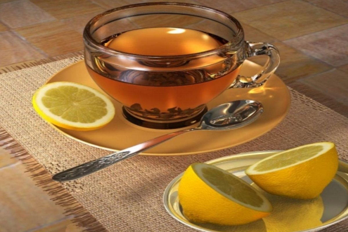 Чашка горячего чая с лимоном