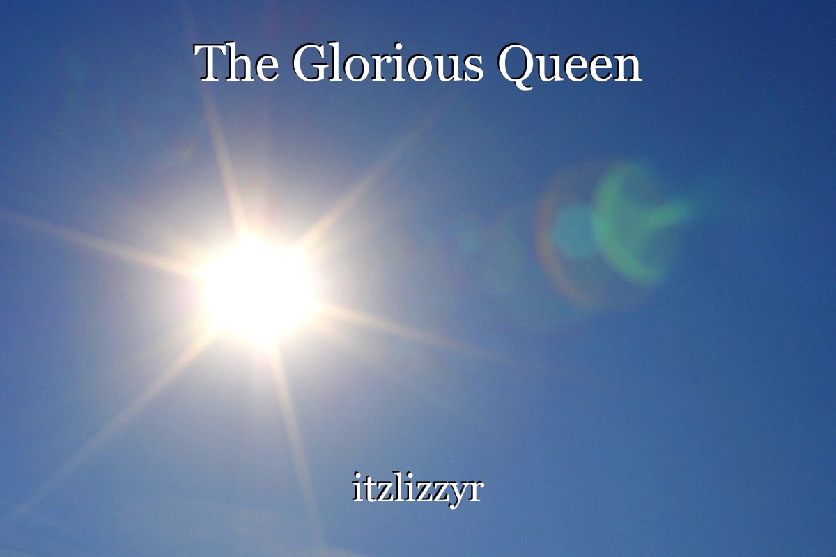 Яркое солнце в голубом небе лучи