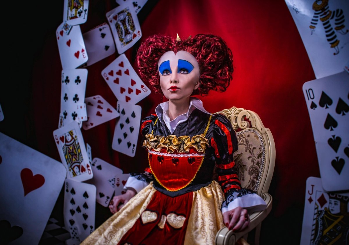 Хелена Бон Картер Алиса в стране чудес