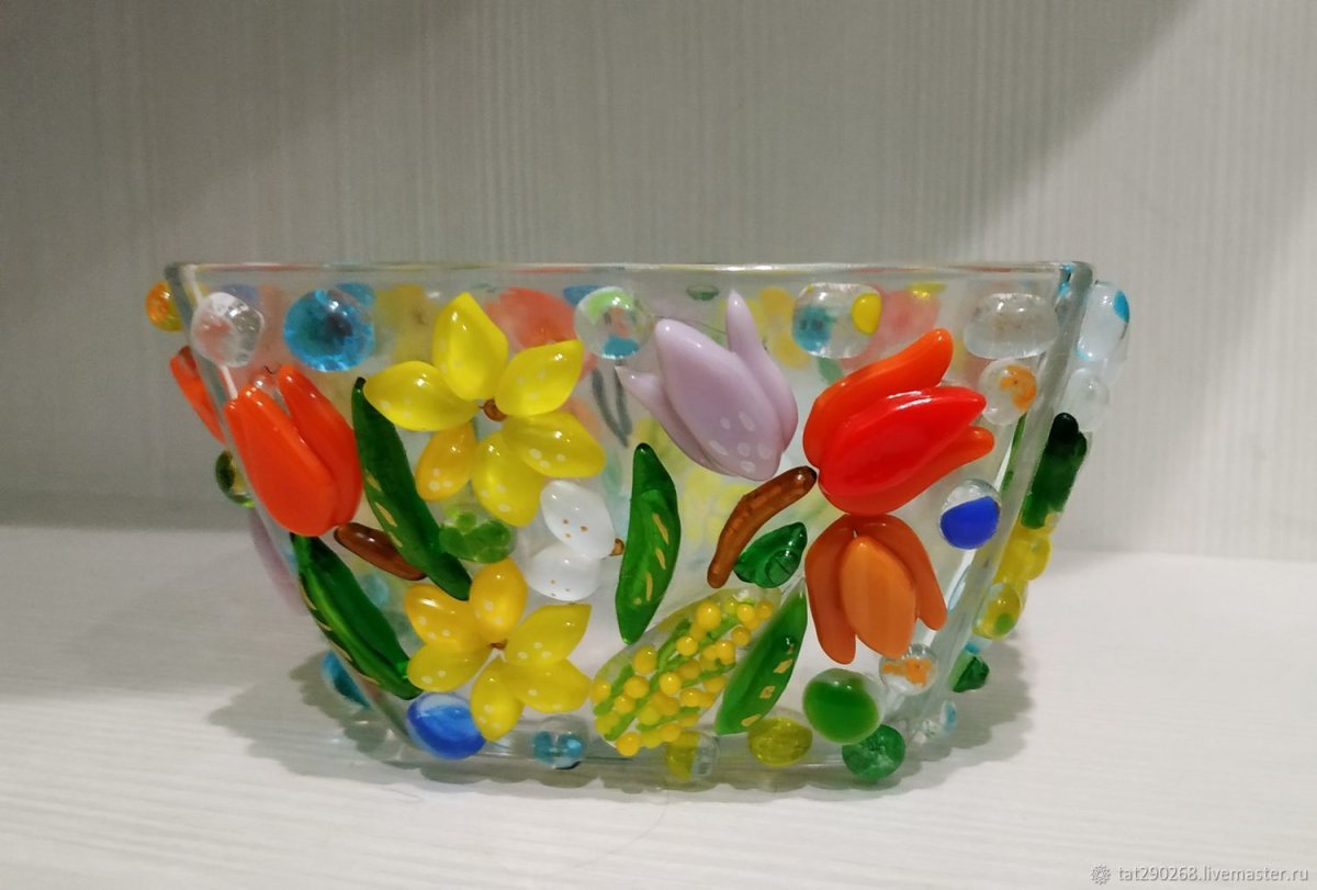 Конфетница из цветного стекла