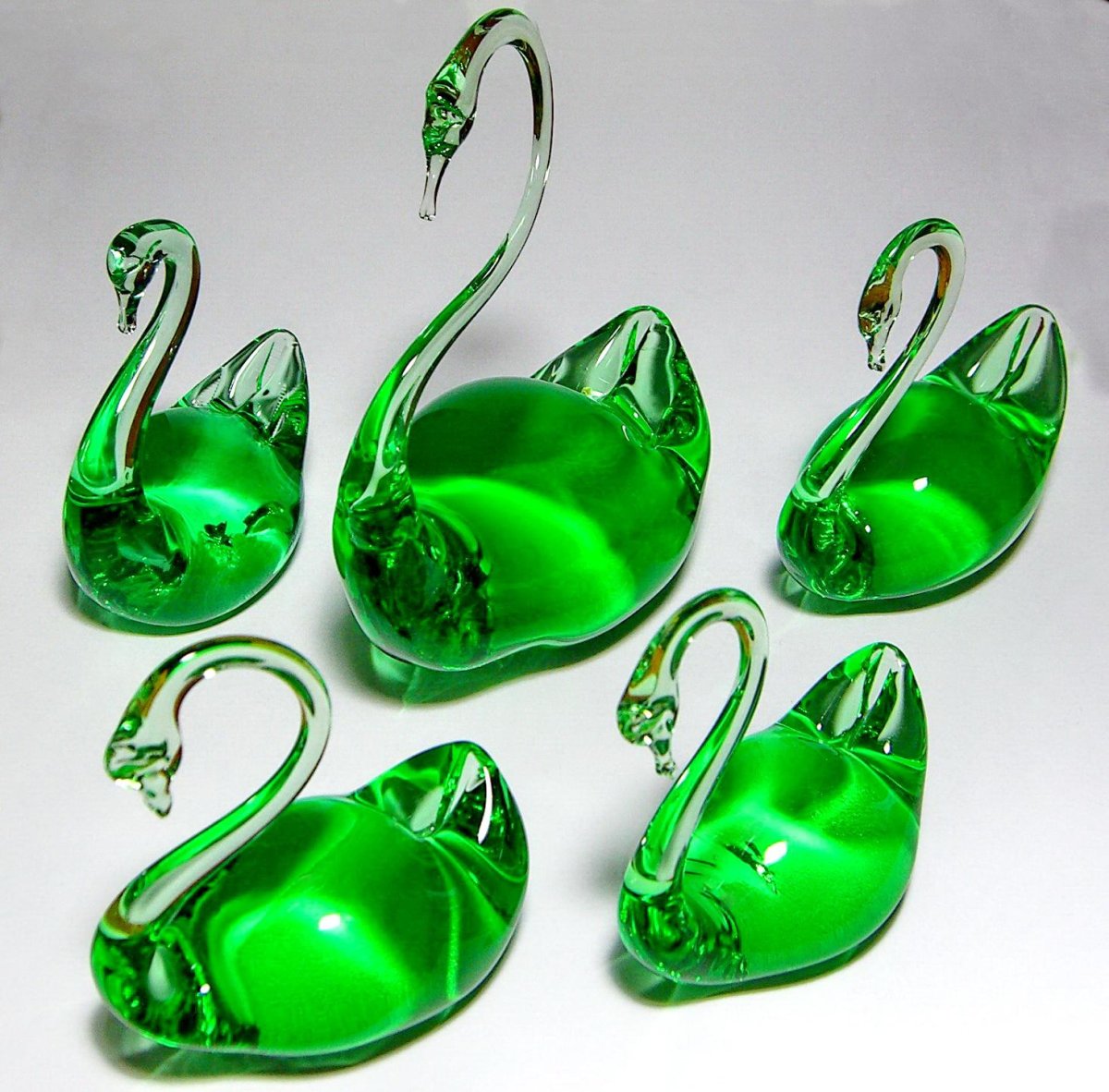 Предметы из цветного стекла