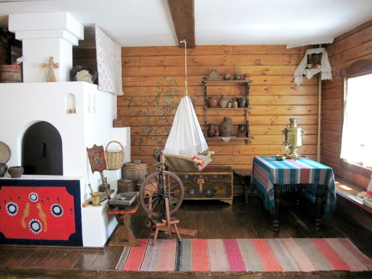 Русская печь с лежанкой в избе