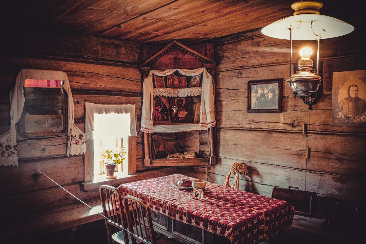 На полатях картины