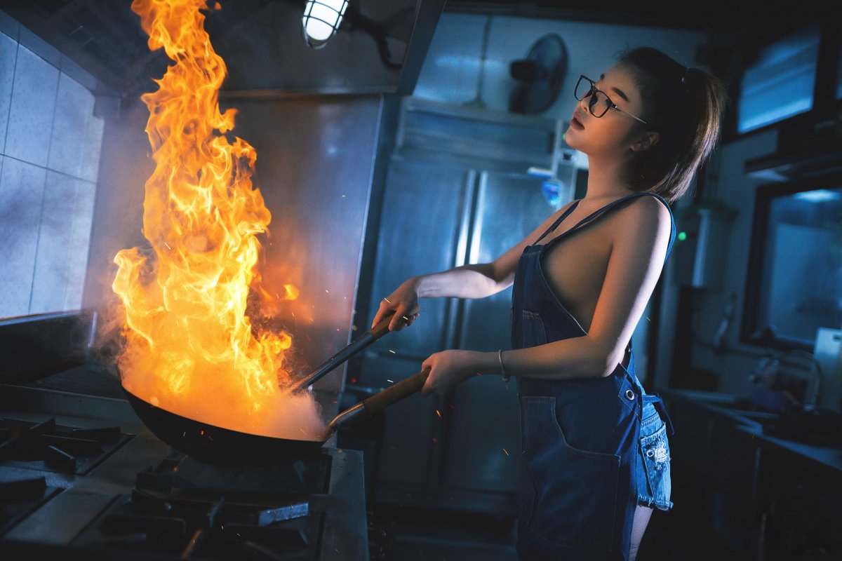 Девушка пламя