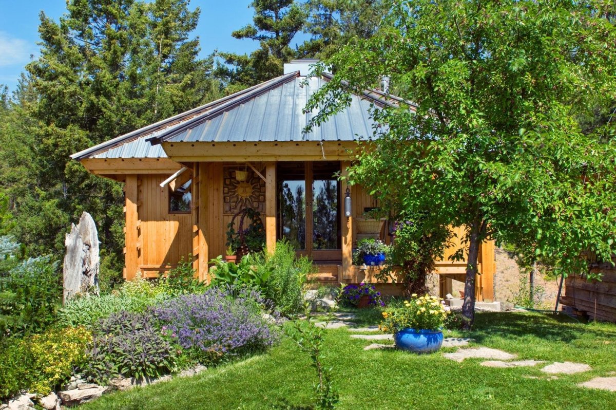 Дачный домик на участке