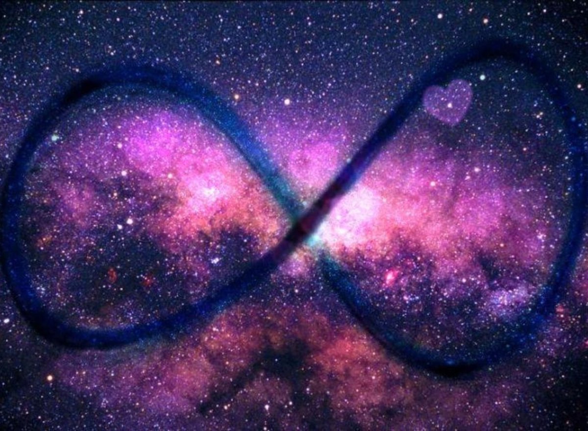 Знак бесконечности космос