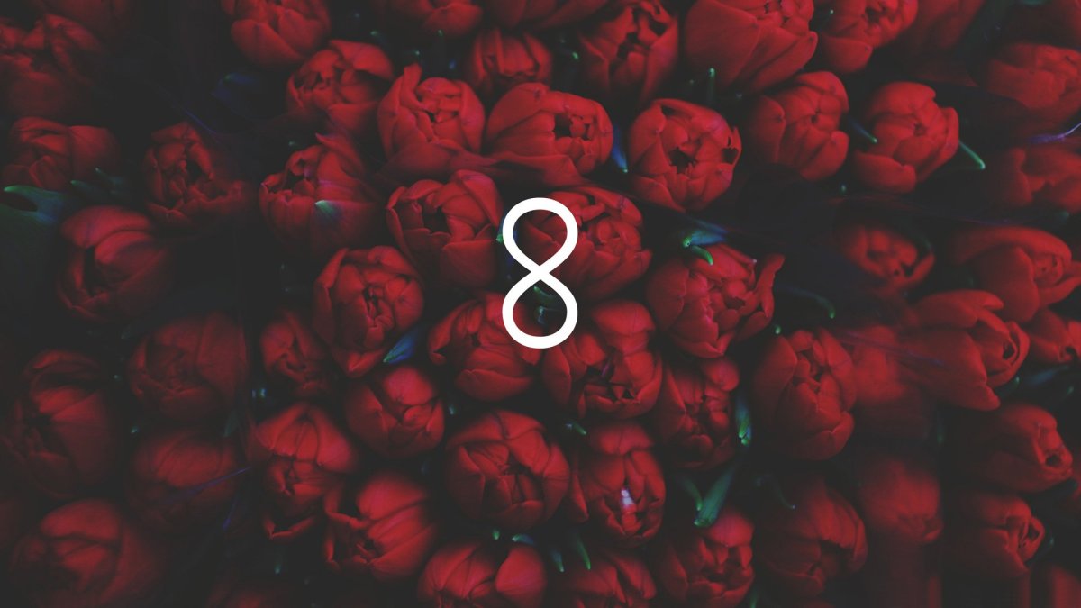 8 Марта на черном фоне