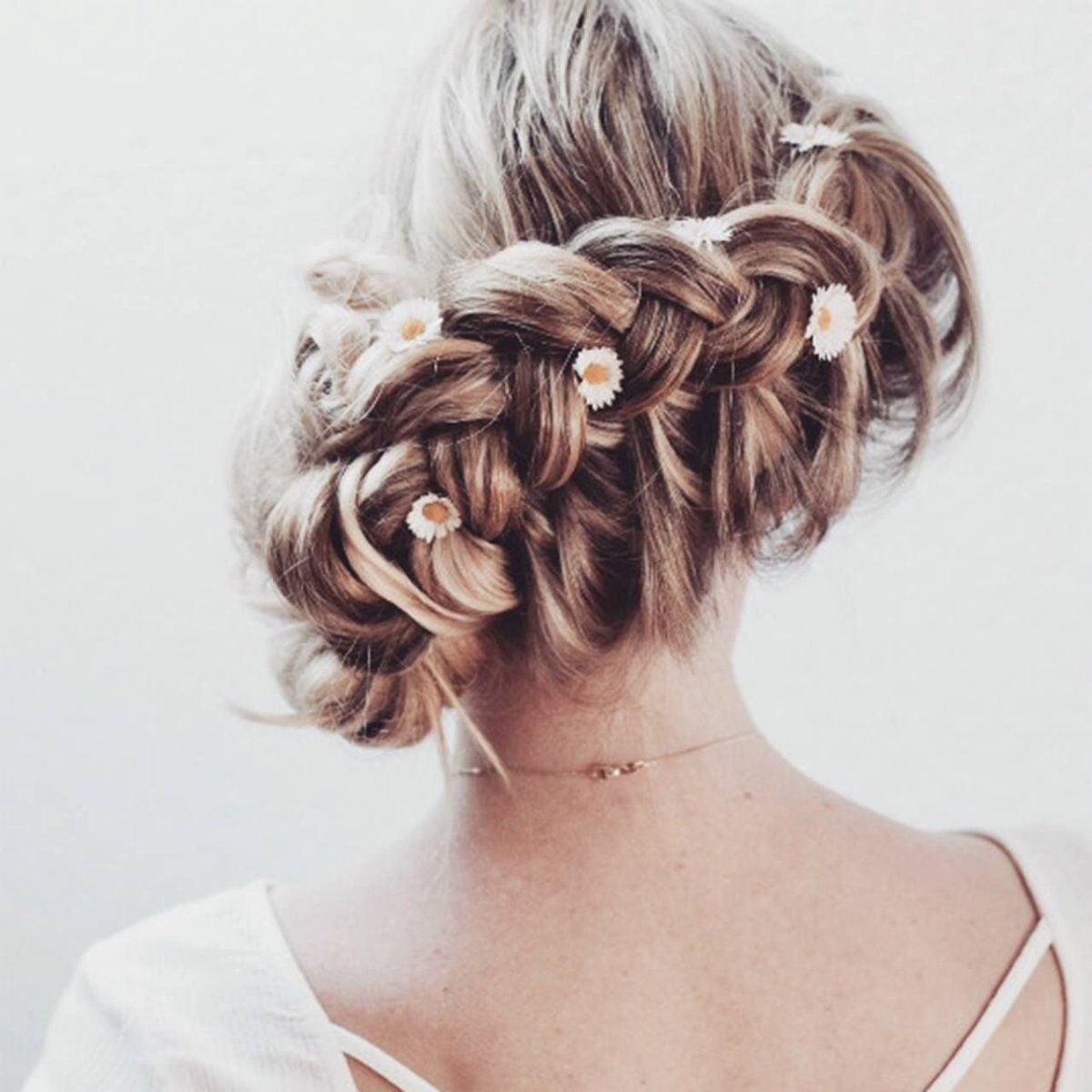 Романтические прически с косой