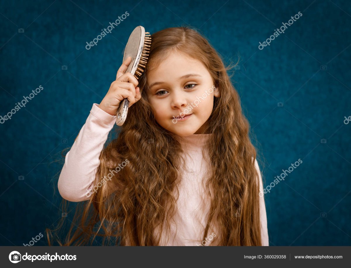 Силуэт девушки с кудрями