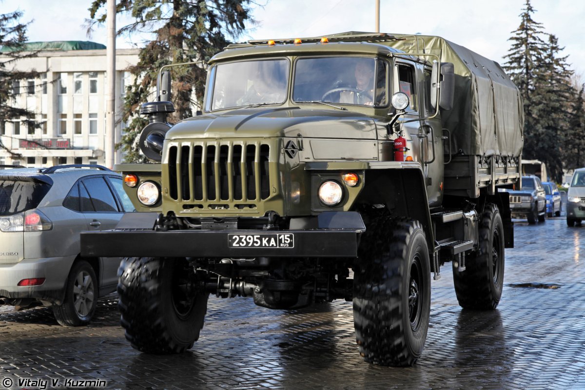 Грузовой Урал-43206