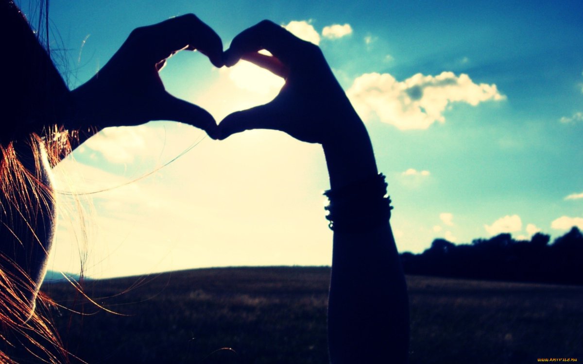 Сердце из ладошек