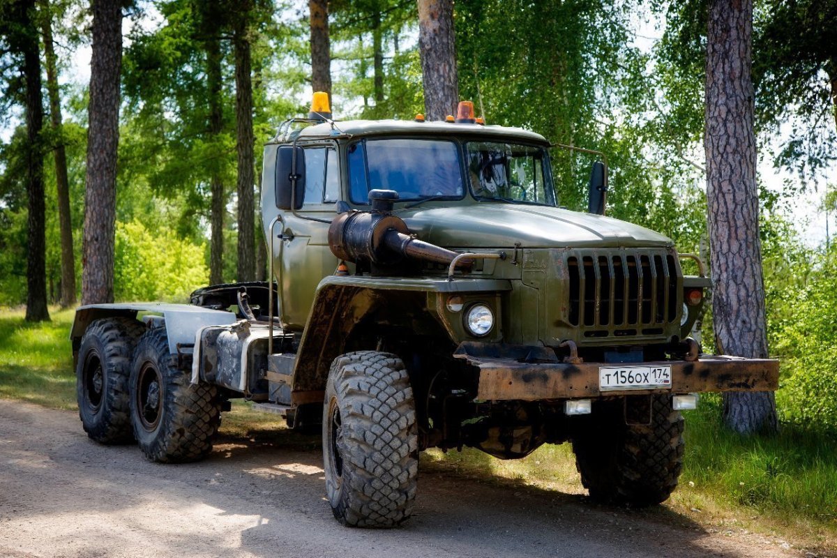 Тягач Урал 44202