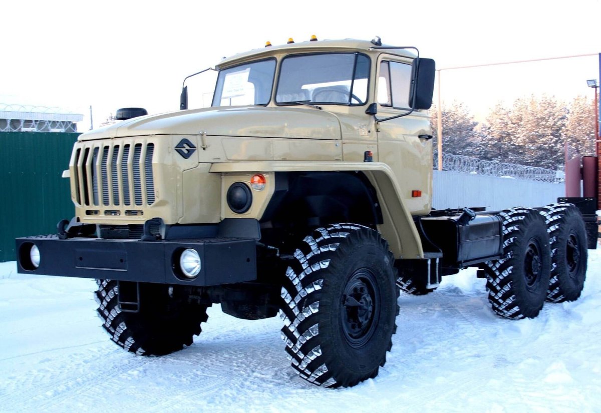 Урал 5557 седельный тягач