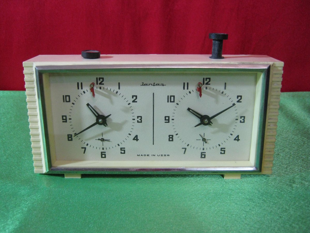 Шахматные часы янтарь