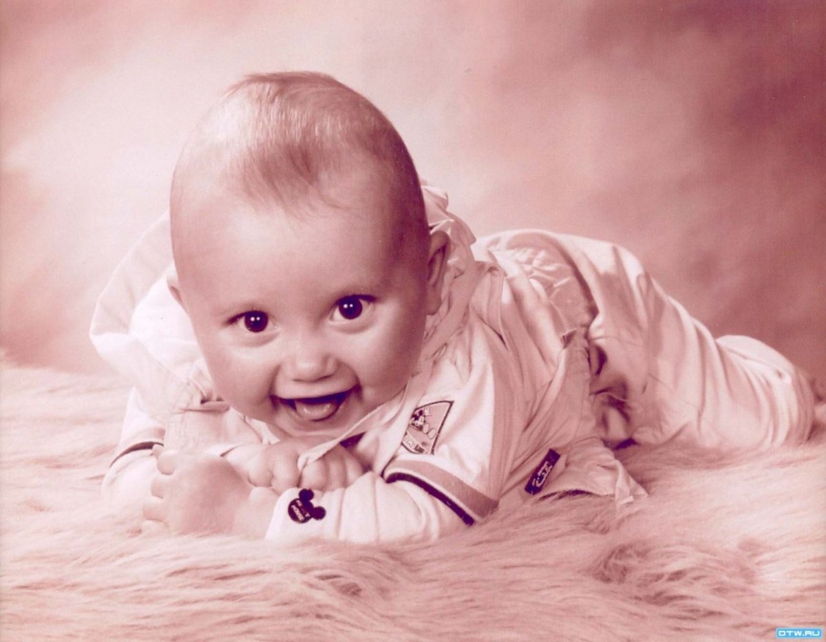 Фотография девочки в младенчестве