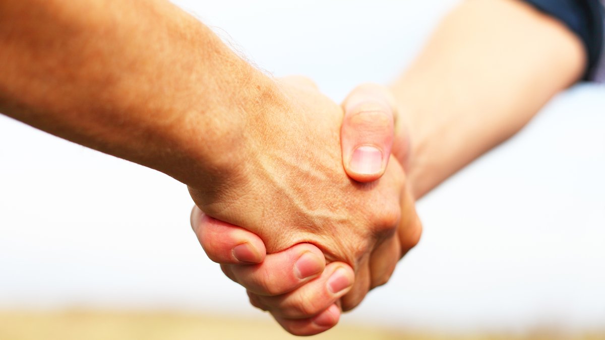 Руки влюбленных