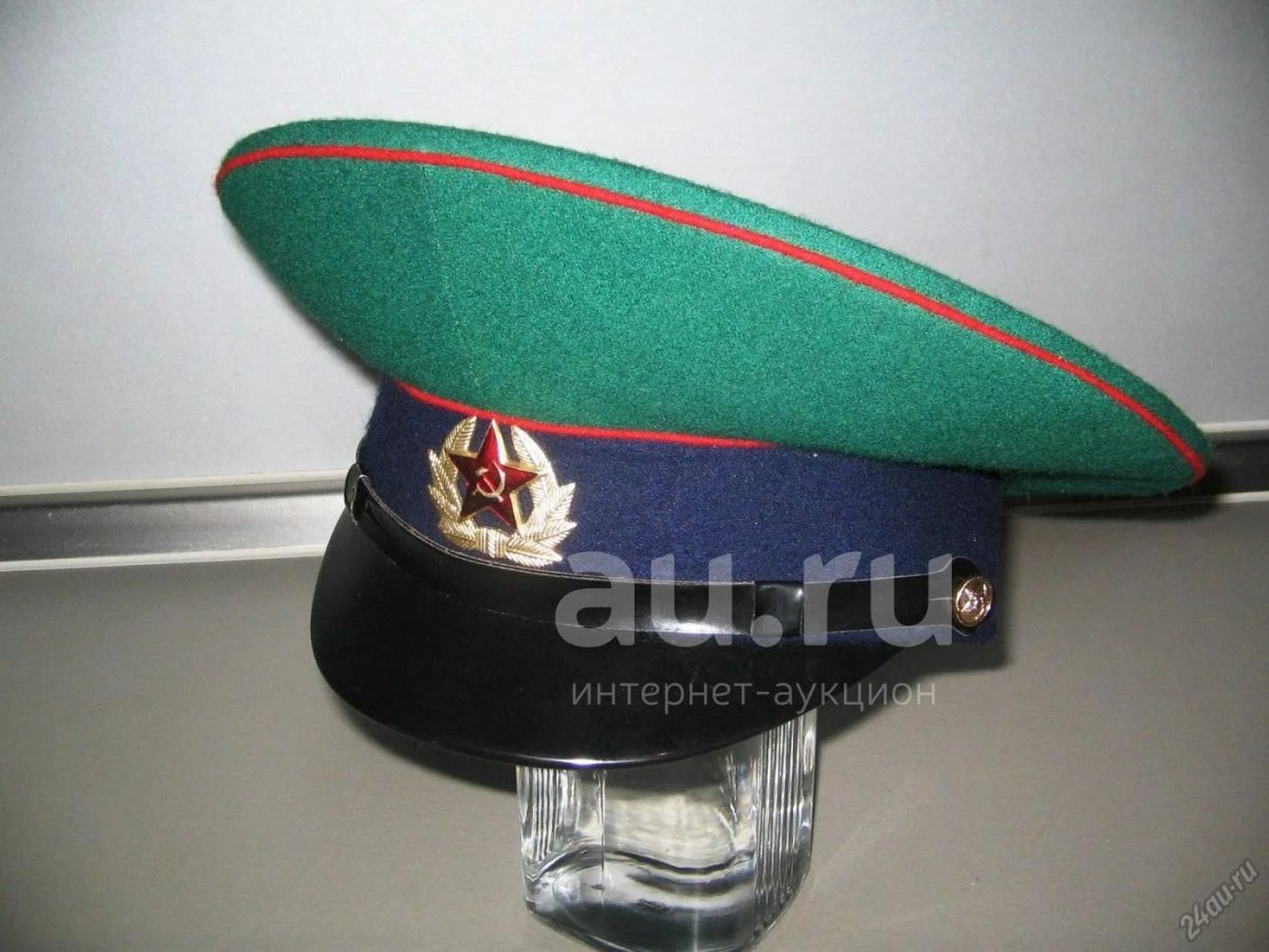 Фуражка пограничника с высокой тульей